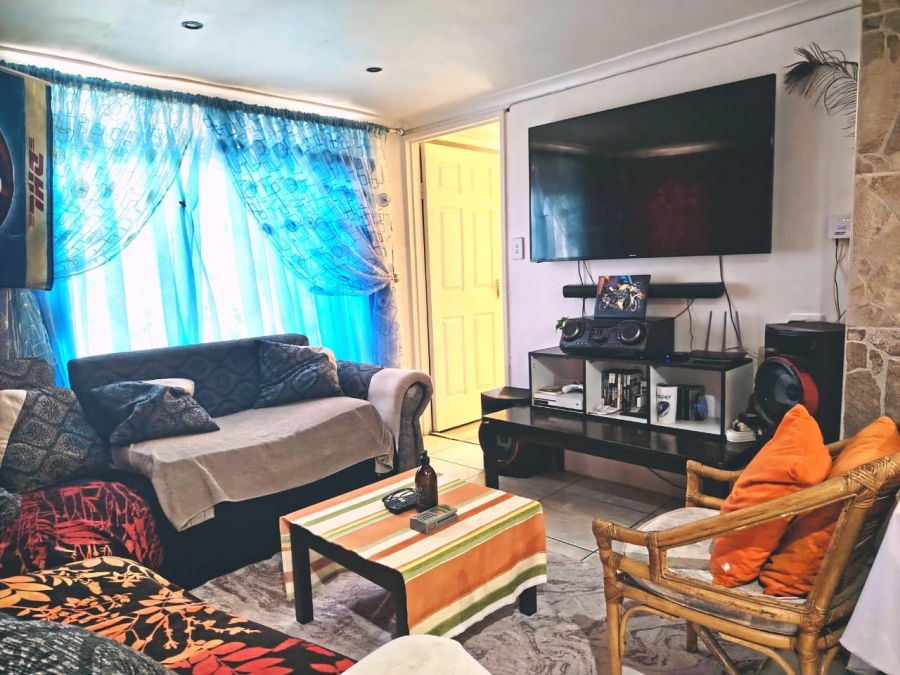 3 Bedroom Property for Sale in Sercor Park Western Cape